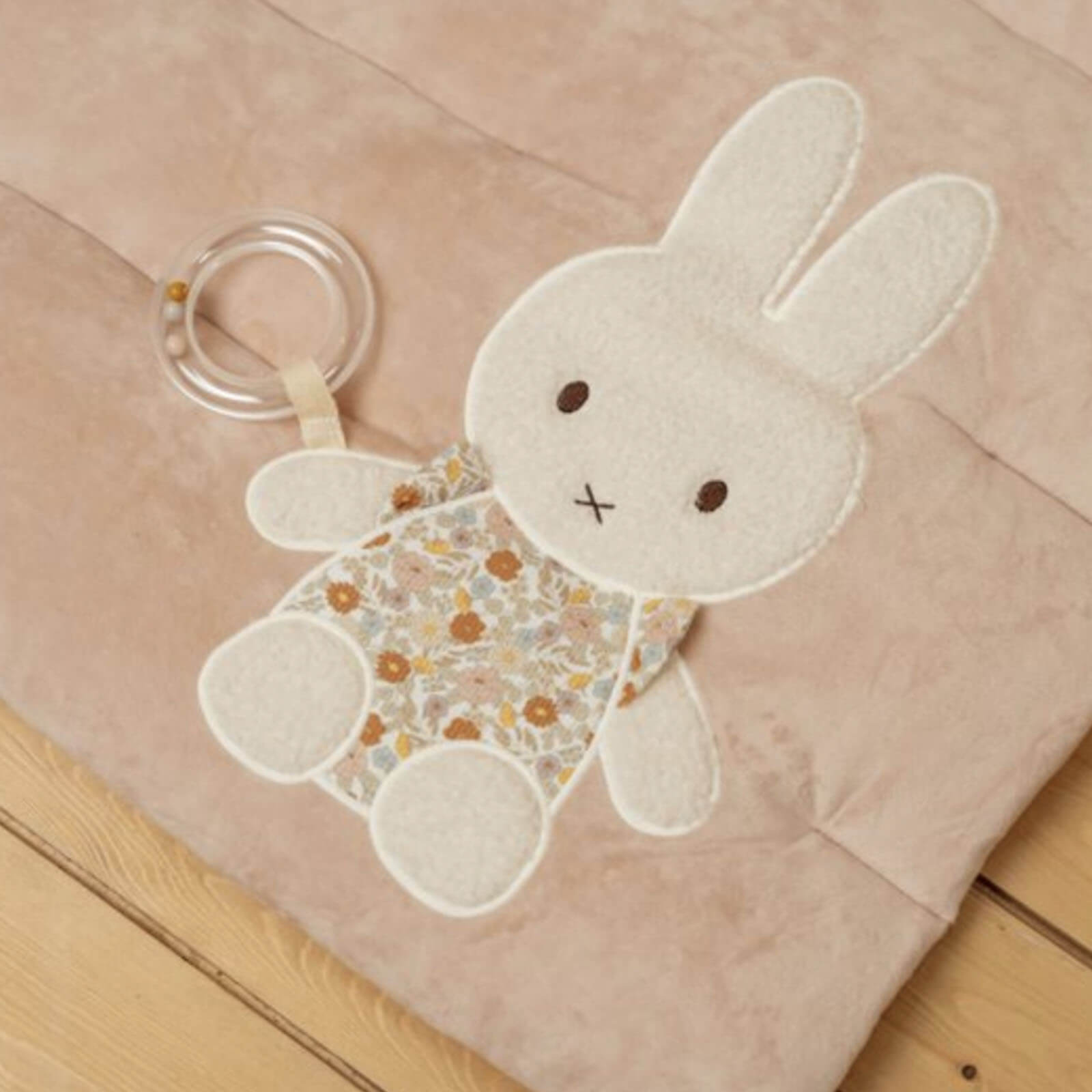 Miffy Vintage Flowers Playmat