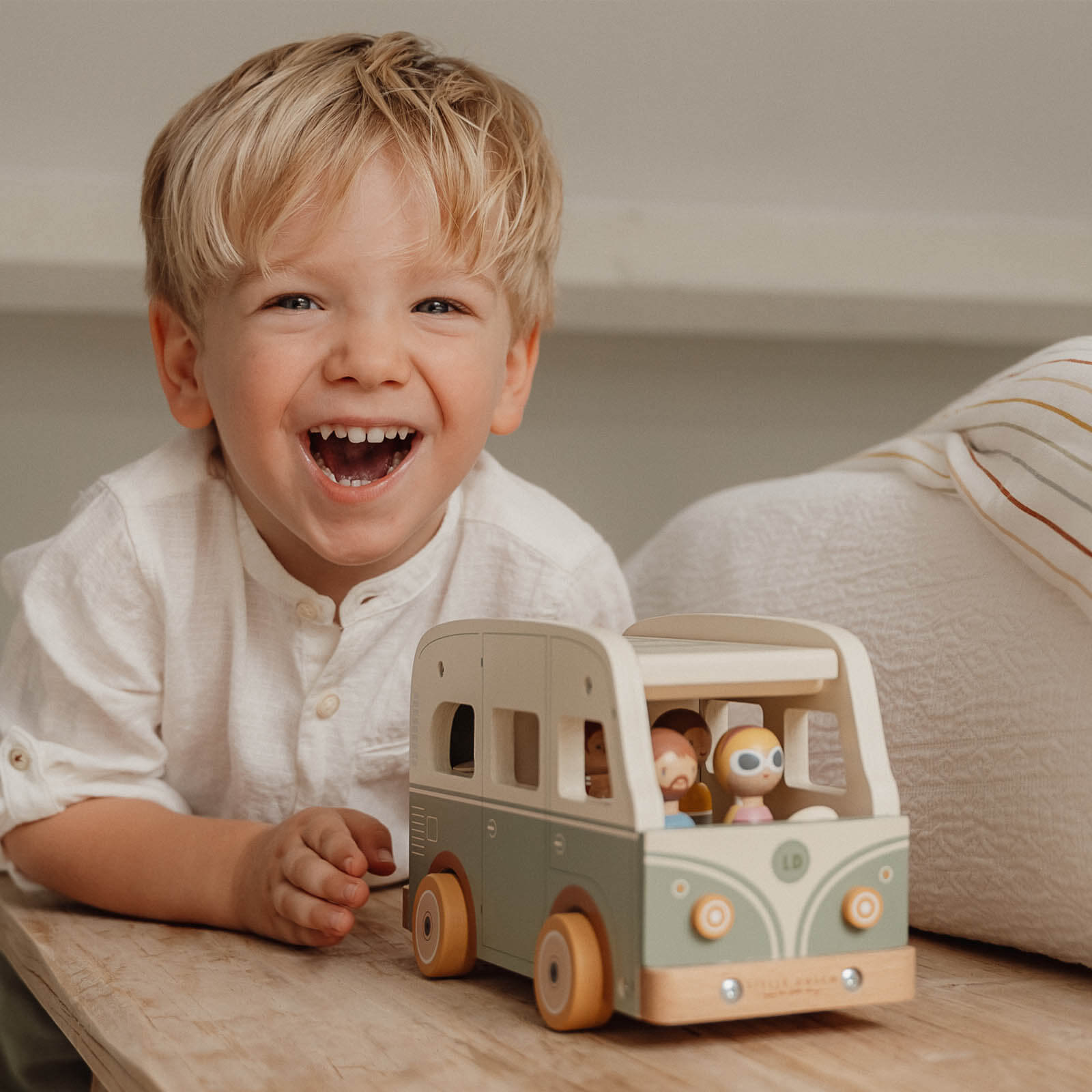 Vintage Vehicle With Wooden Dolls
